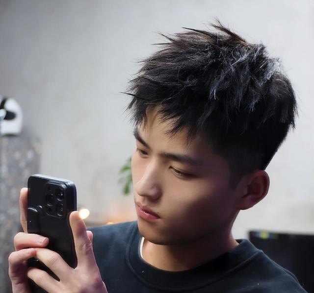盘点2022男生热门发型,不夸张,发型是男生的第二张脸