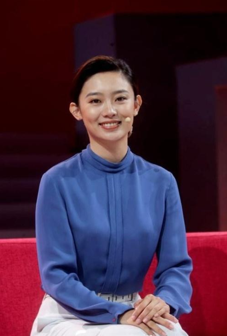 李七月现在在央视主持什么节目(央视美女主持李七月现状)