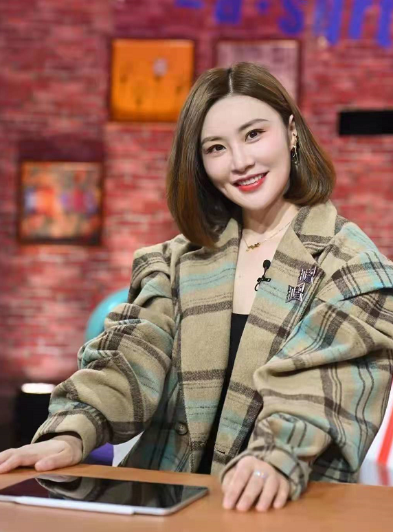 奇葩说主持人(奇葩说大王整容前的样子)