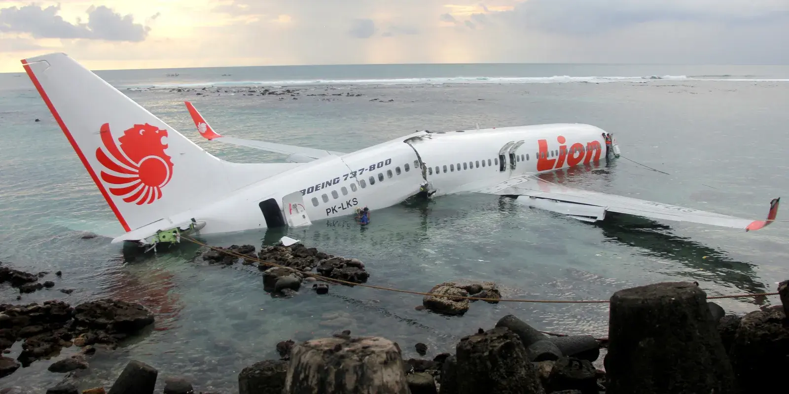 东航客机坠毁原因是什么（关于东航客机MU5735坠落相关猜测）