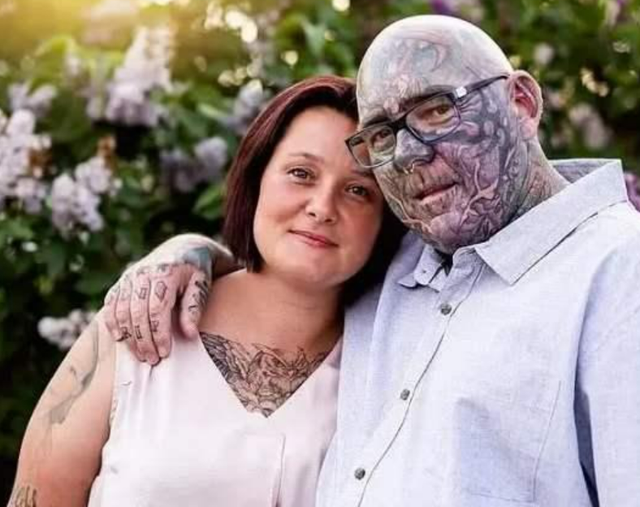 痴迷纹身,男子身上99%全都纹上图案,网友没文的1%在哪里) - 趣味头条