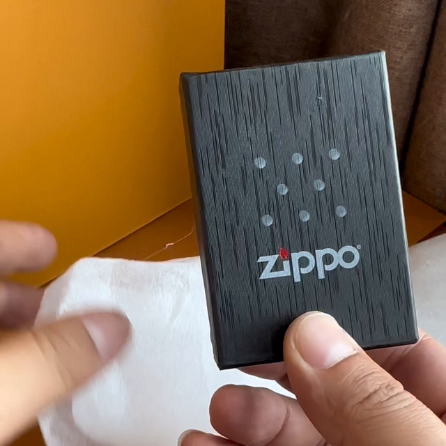 zippo真假，zippo怎么辨别真假图解（zippo紫铜真假对比）