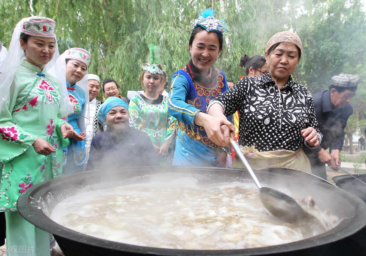 回族的传统节日有哪些（详解回族的三大传统习俗）