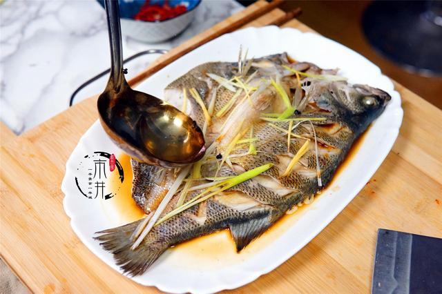 鸡胸肉热量（天天吃鸡胸肉一个月会变成什么样）