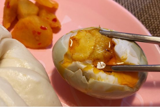 鸭蛋的做法（鸭蛋适合炒什么菜）
