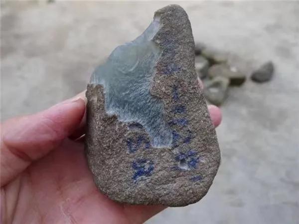 翡翠原石怎么辨别有种和没种（手把手教你如何辨别“翡翠”种）