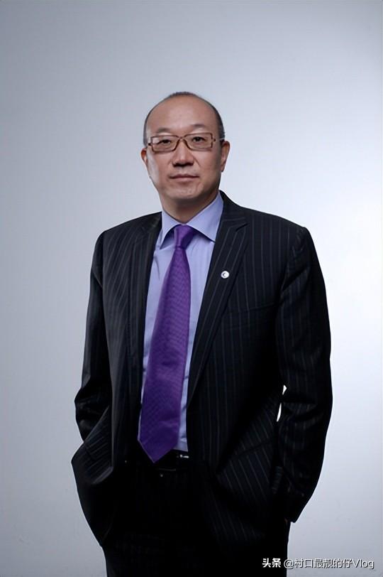 著名经济学家周其仁,陈志武都曾任职于此,而年轻教授清一色都是哈佛