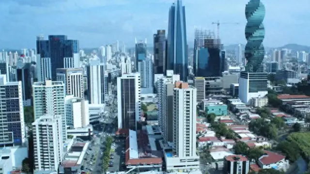 巴拿马市区繁华，运河美不胜收，雨林风景醉人，是热络的旅游胜地