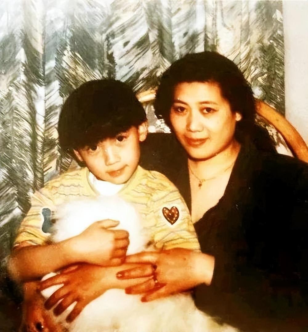 朱一龙离过三次婚是真的吗(详解朱一龙和他5个绯闻女友)