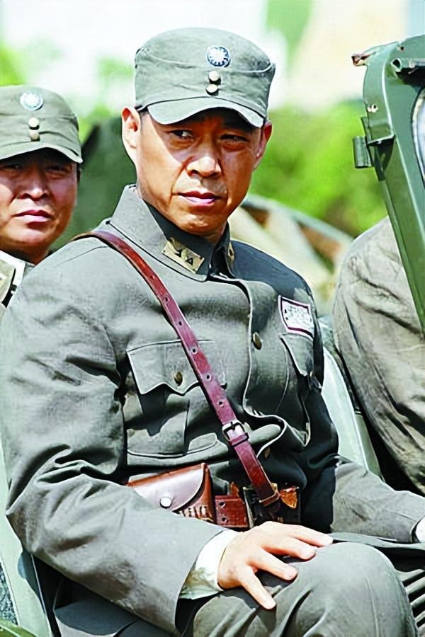 其中《和平年代》,应该是张丰毅演的第一部军旅题材作品.
