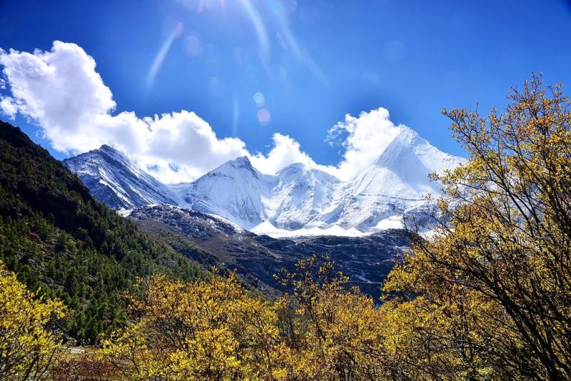 稻城亚丁六日游怎么玩（详解稻城亚丁旅游景点及路线安排）