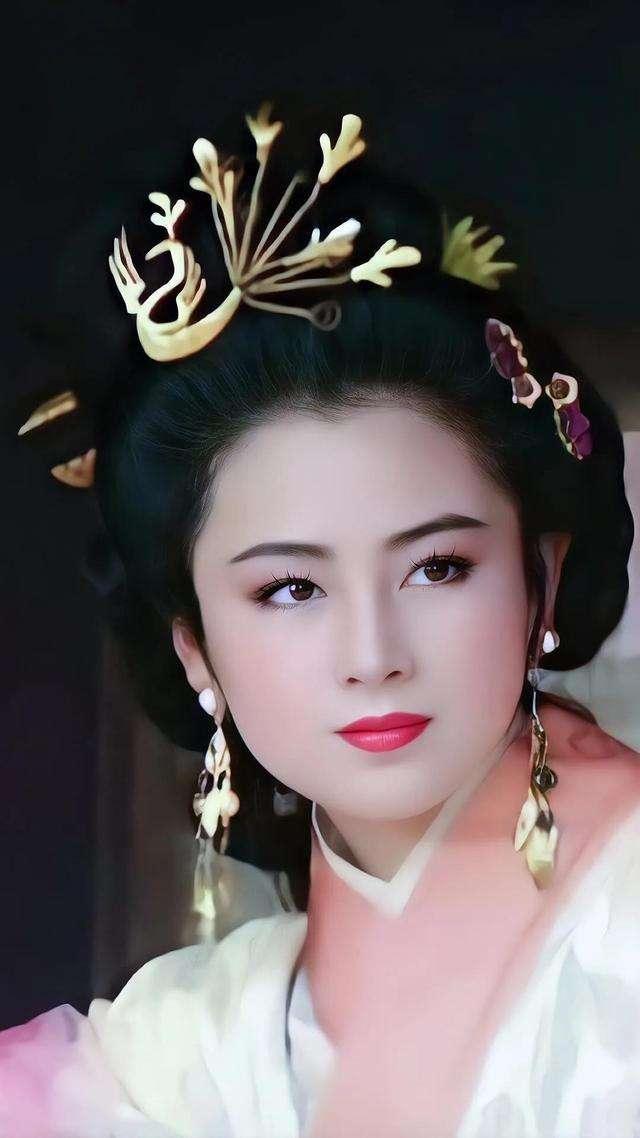 陈红在《三国演义》中饰演貂蝉,倾国倾城的美貌,网友:太惊艳