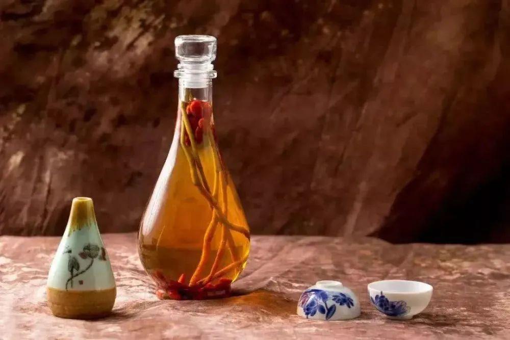 蛇泡酒有什么功效（蛇泡酒的功效与作用）
