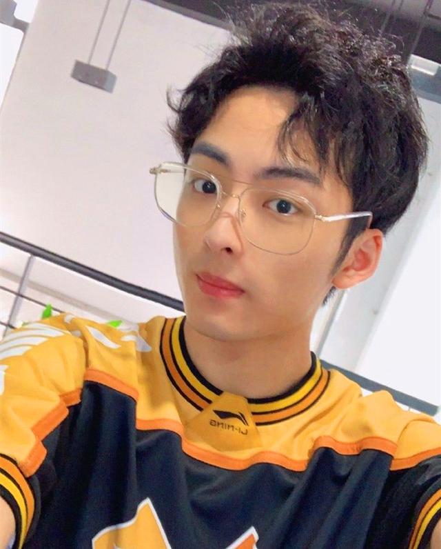 王者荣耀:对抗路天花板赖神solo赛惨败明凯!网友:人情世故罢了