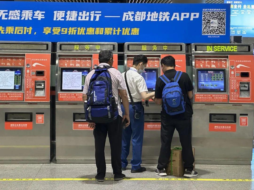 馬門溪龍完整化石,這座“博物館”就在成都地鐵 馬門溪龍完整化石,這座“博物館”就在成都地鐵