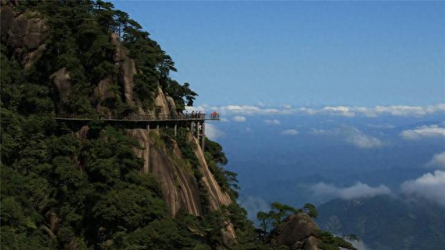 安徽黄山有个超好玩的景区，不仅环境清幽，还可以骑马、坐直升机