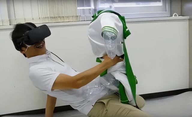 可以看女生隐私的游戏(按一下可以透视衣服的壁纸)