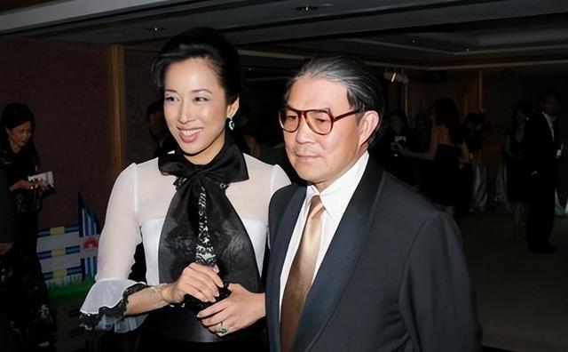 霍震霆现任妻子(霍震霆现在的老婆是谁呢)