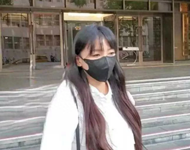 李靓蕾分了多少家产（李靓蕾：离婚获15亿资产）