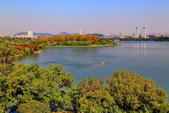 玄武湖:古名桑泊,被誉为"金陵明珠",江南三大名湖之一